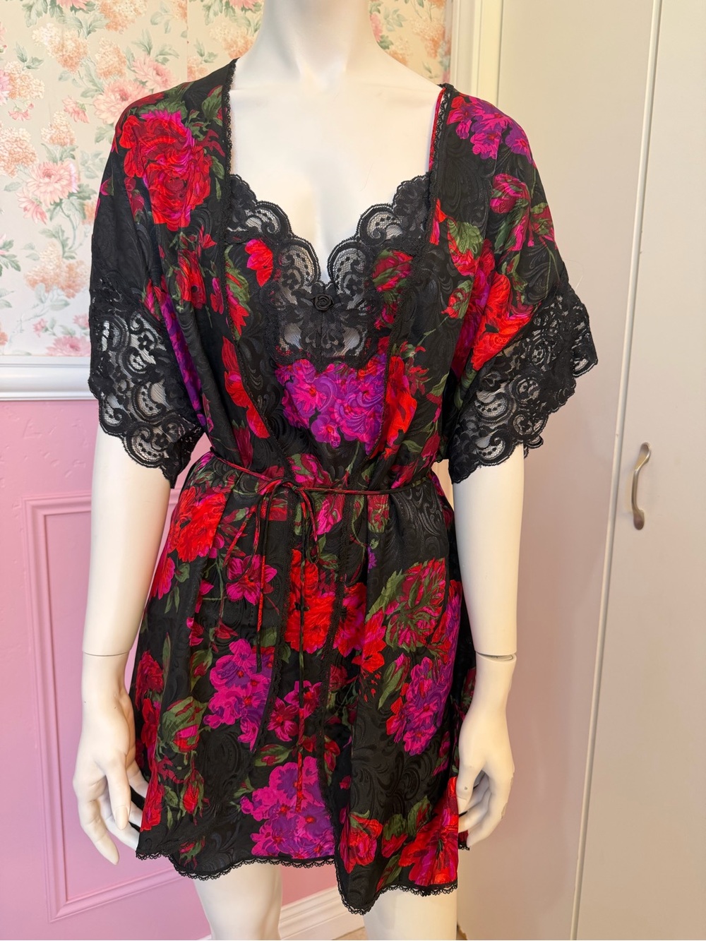 2 piece set Black Floral Lace Trim Kimono Robe - Red & Fuchsia Flowers